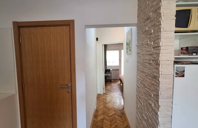 Alquiler de un acogedor apartamento de 2 habitaciones, 46 m², Voždovac, Belgrado, Serbia